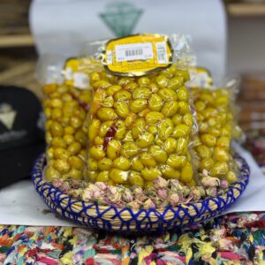 زيتون اخضر بالاعشاب